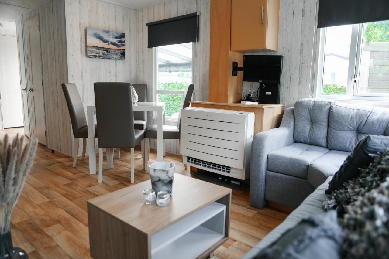 Chalet Op 5* Camping De Paardekreek Kortgene Ngoại thất bức ảnh